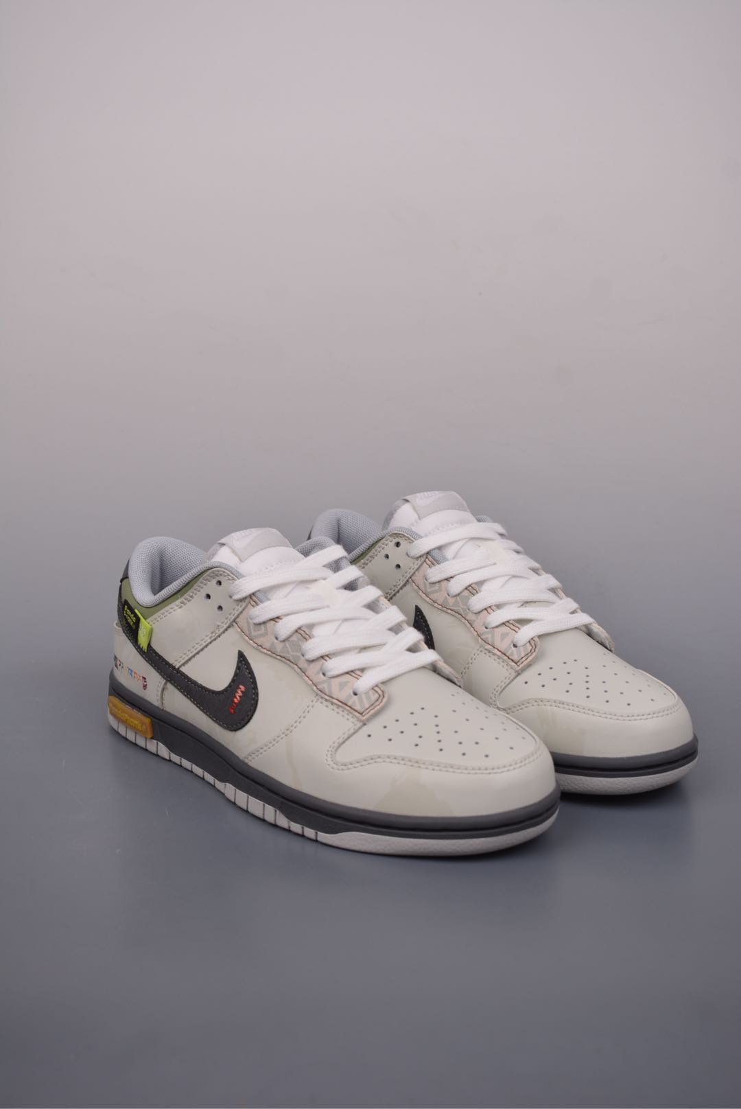 Nike SB Dunk Low Grey Fog light gray Heishan goes to Tibet for graffiti DD1391-103