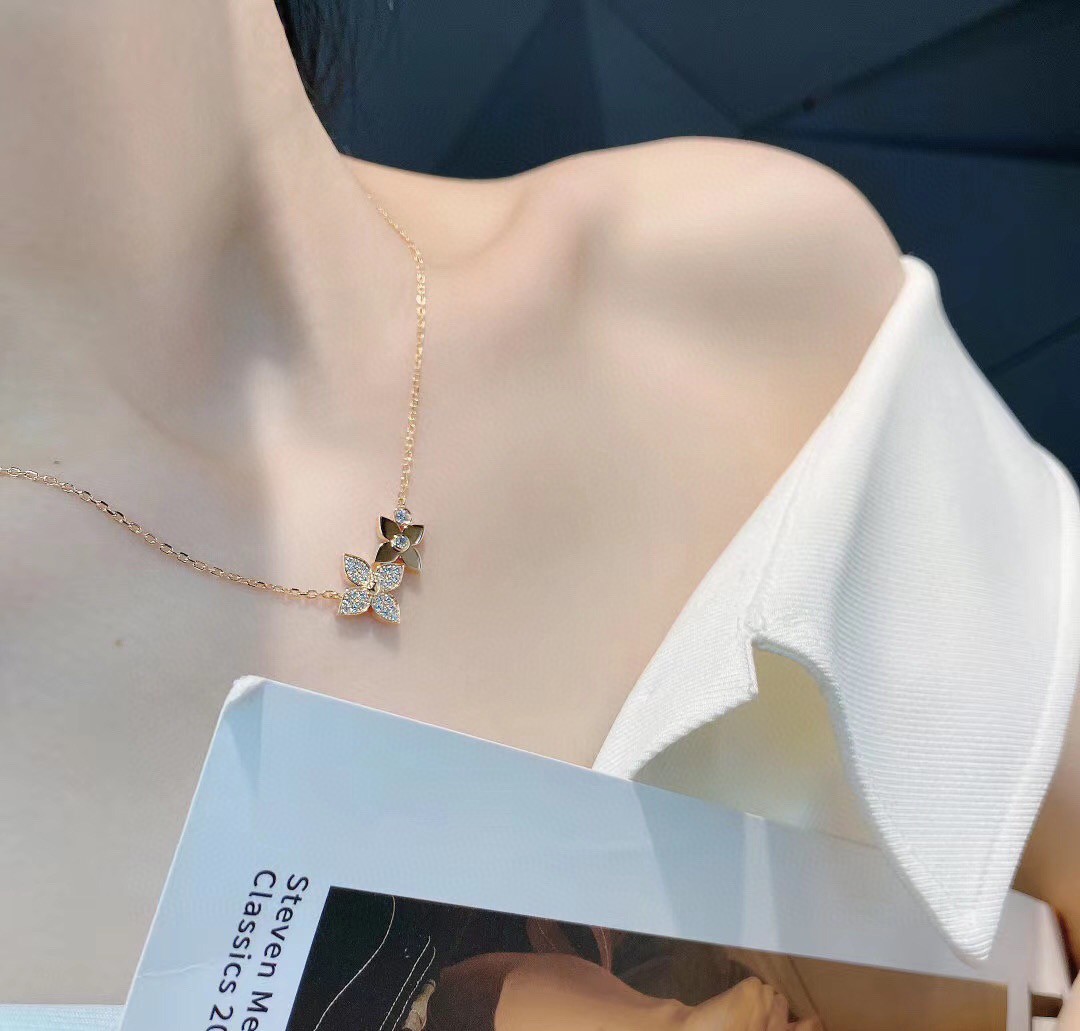 Louis Vuitton Monogram Flower Diamond Floral Pattern