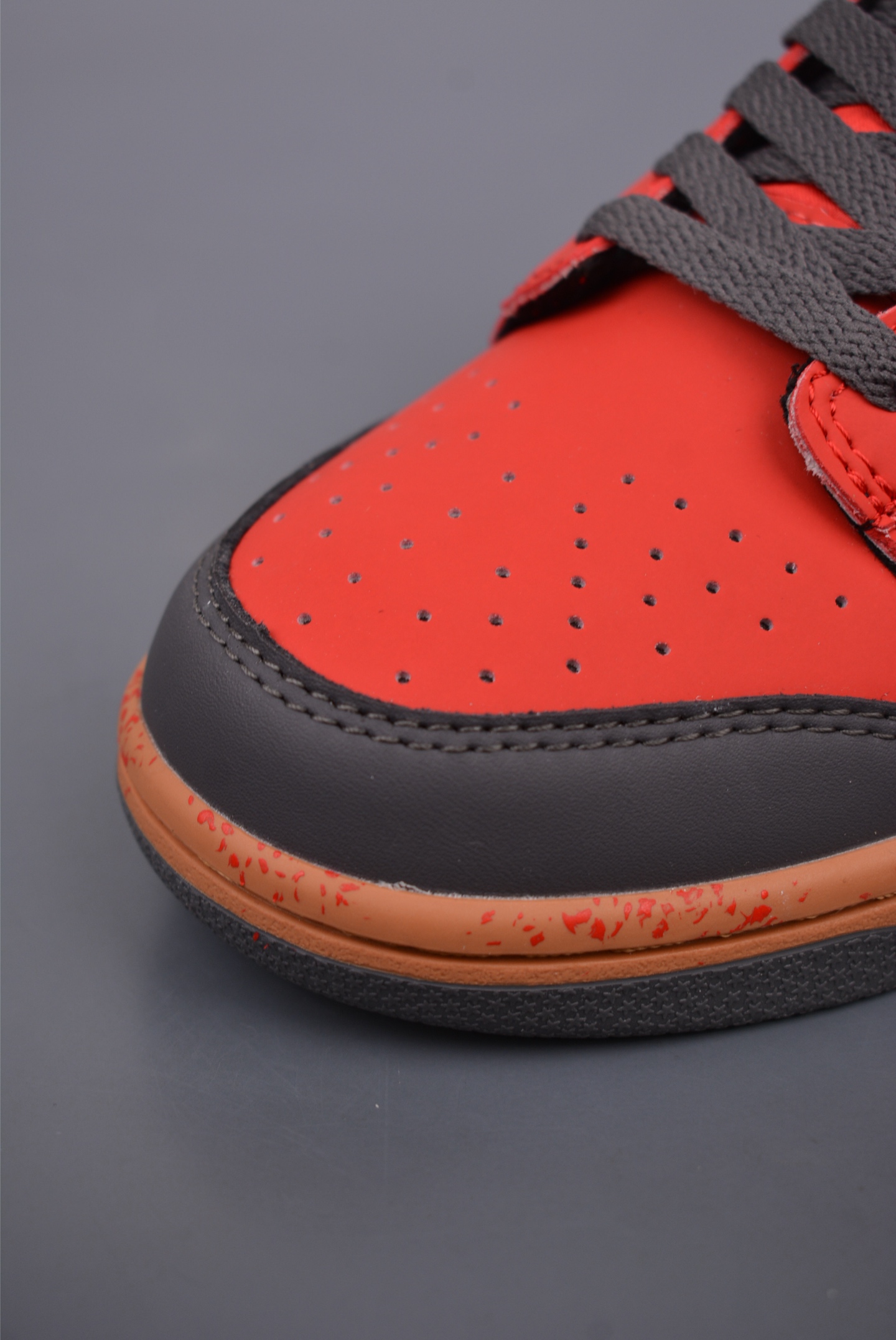 DEADPOOL x NIKE SB DUNK orange red dark gray