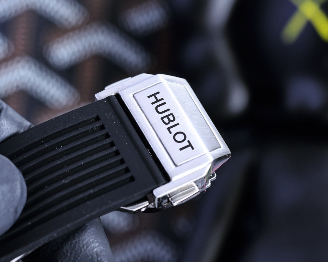 HUBLOT Warcraft MP Series 909.NX.1120.RX.1704