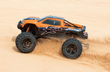 X-MAXX 4x4 new 8S version RTR complete set with 2x 4S / 5000 mAh batteries + Dual charger 2x120W