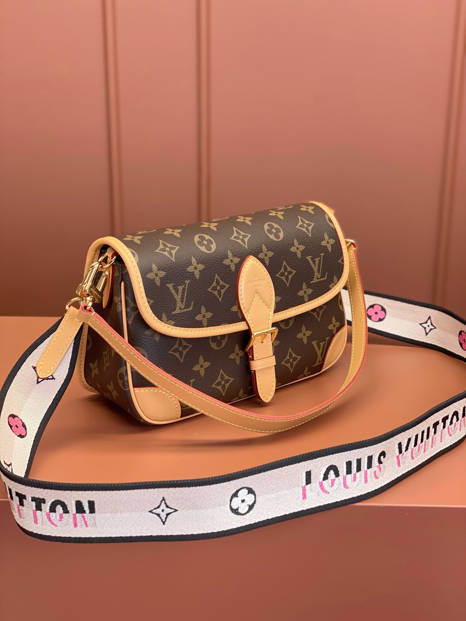Louis Vuitton DlANE Handbag M45985