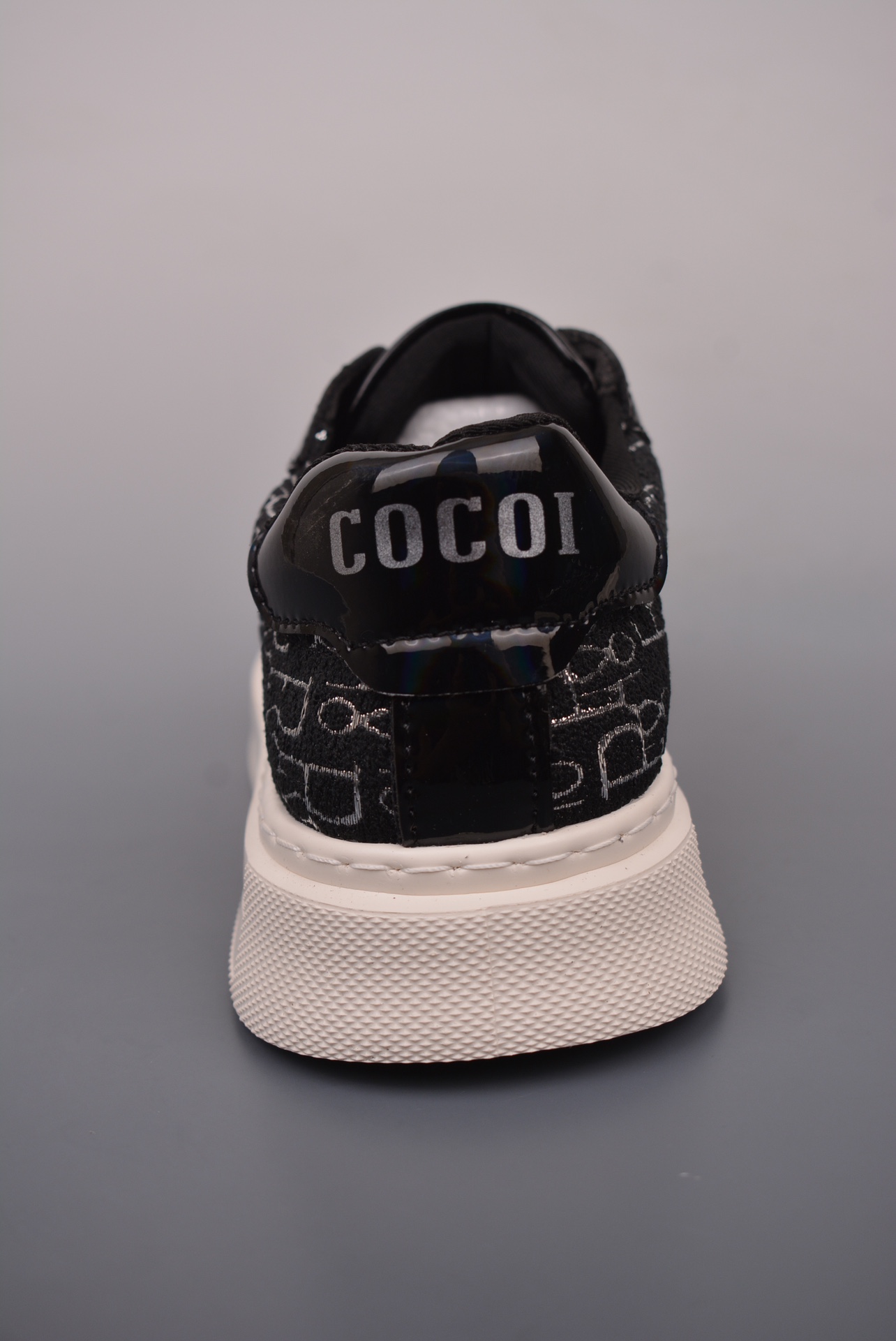 FENDI 23ss low-top sneakers black and silver