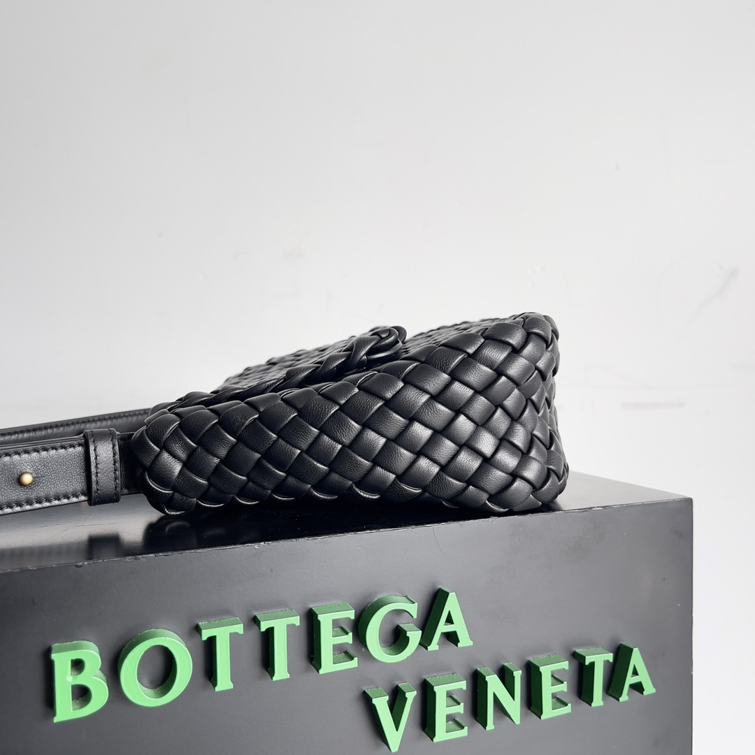 Bottega Veneta mini cobble bag 762711