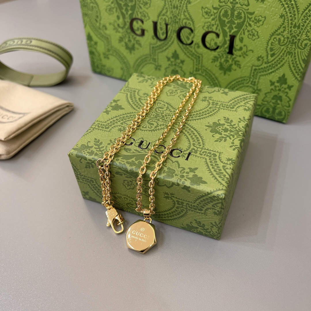 Gucci gold nut necklace
