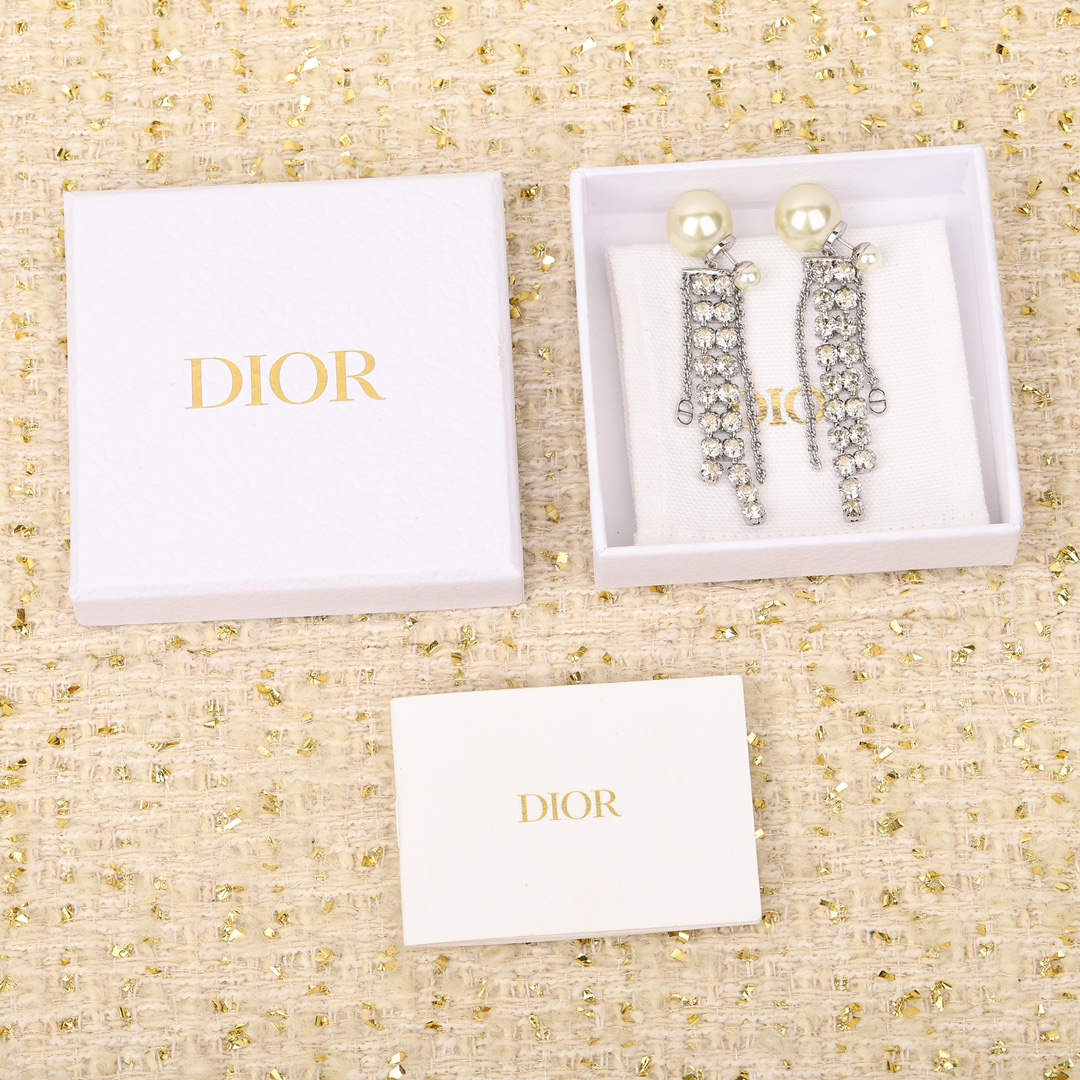 Dior Large and small pearl tassel earrings