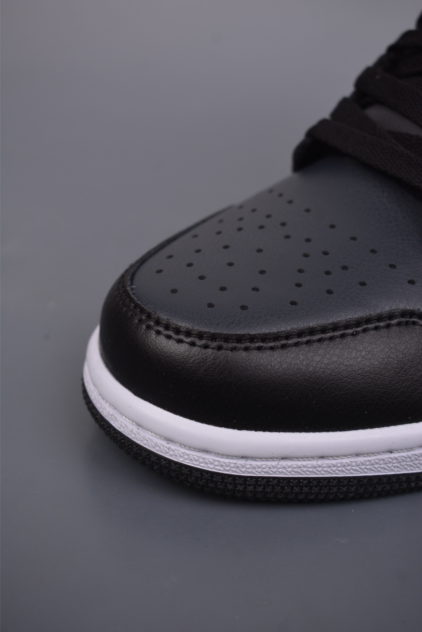 Air Jordan 1 Mid Black and White DQ8426-010