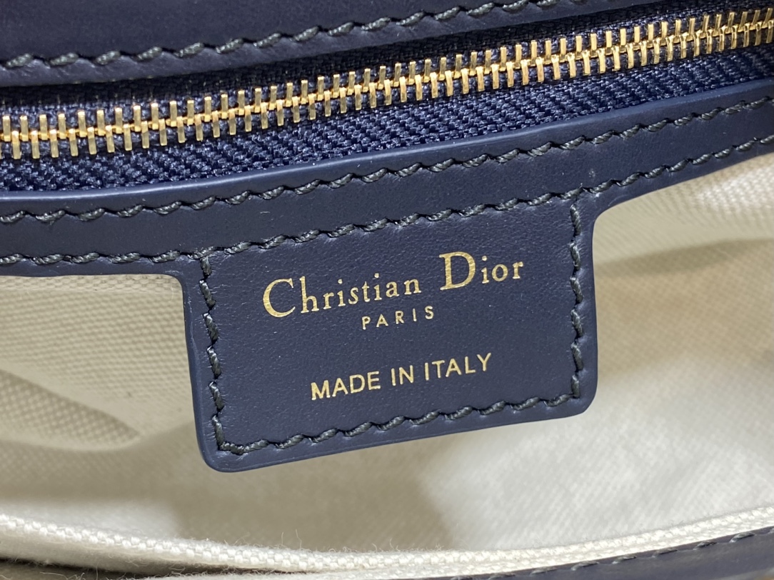 Dior 30Montaigne Poet Handbag
