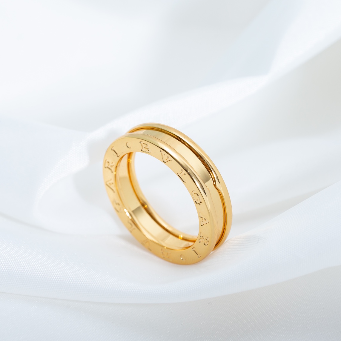 Bulgari zero single band diamond-free ring