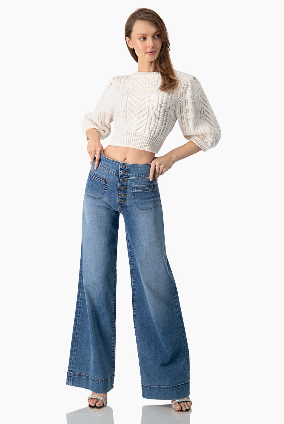 Jeans de pierna ancha con 6 botones frontales