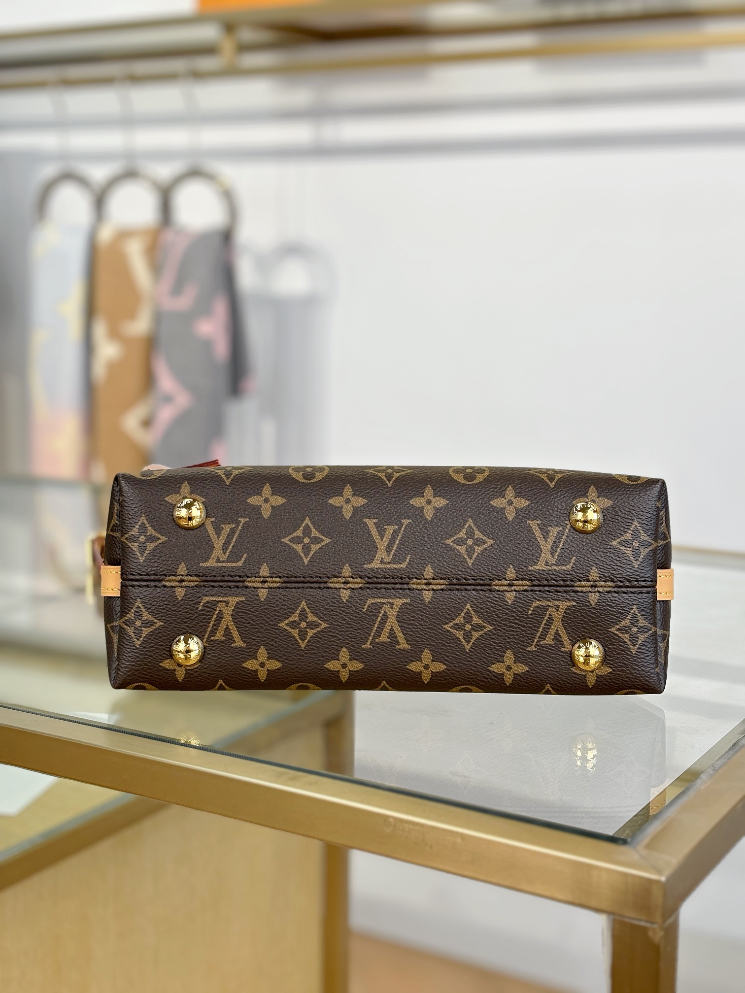 Louis Vuitton CARRYALL BB Handbag M13014