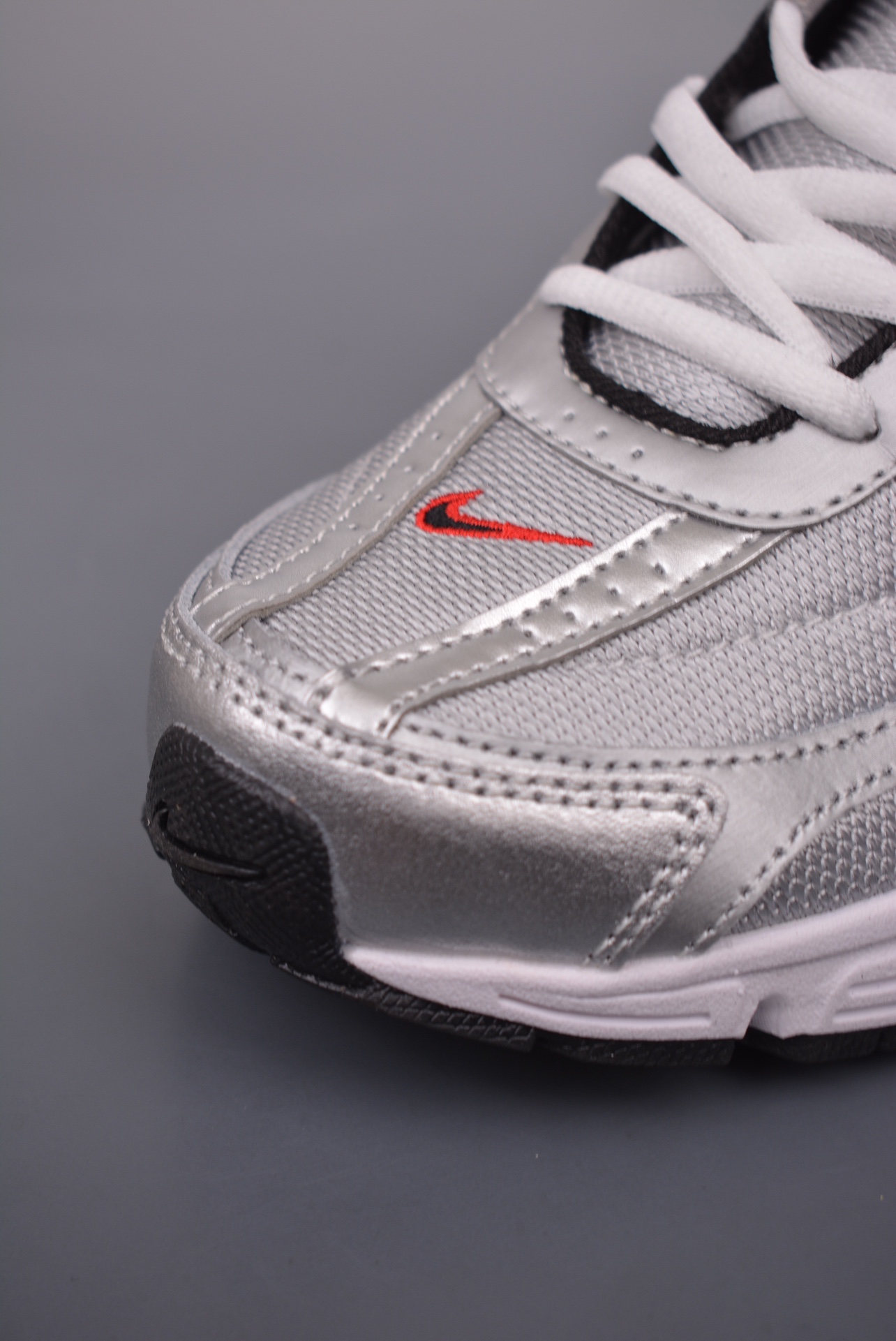 NikeInitiator Running Silver Black Red 394055-001