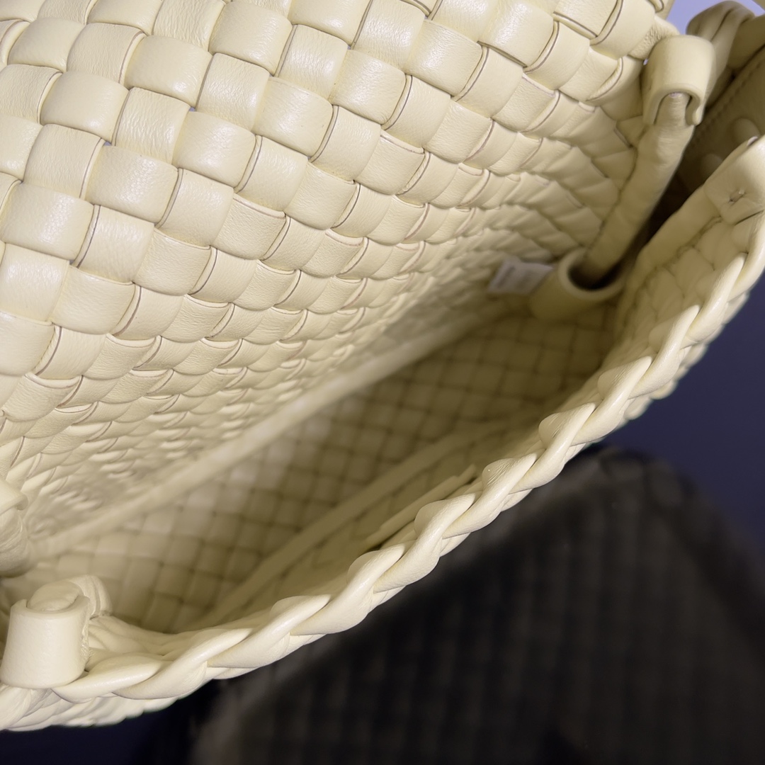 Bottega Veneta mini cobble bag 762711