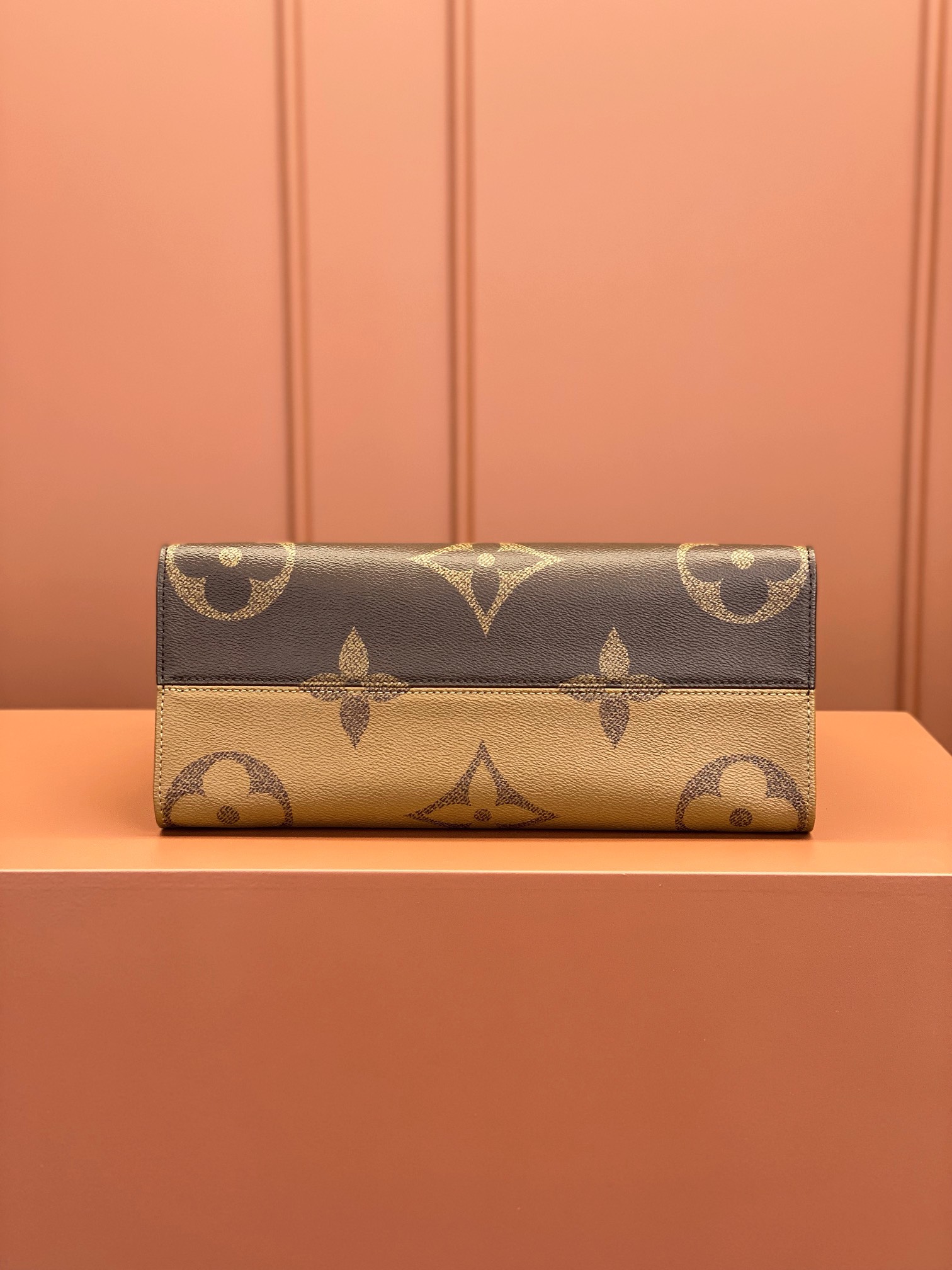 Louis Vuitton ONTHEGO Medium Handbag M45039