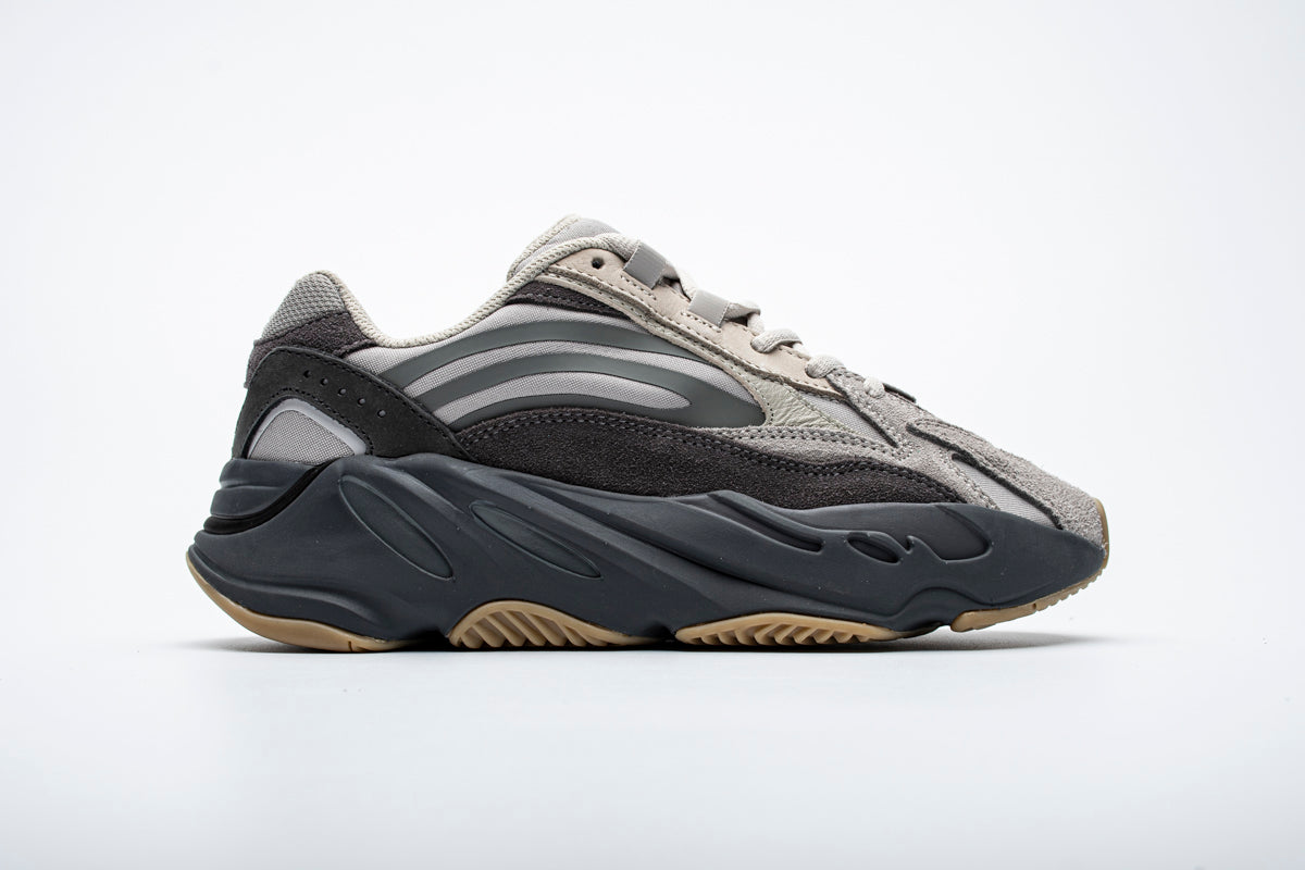 700V2