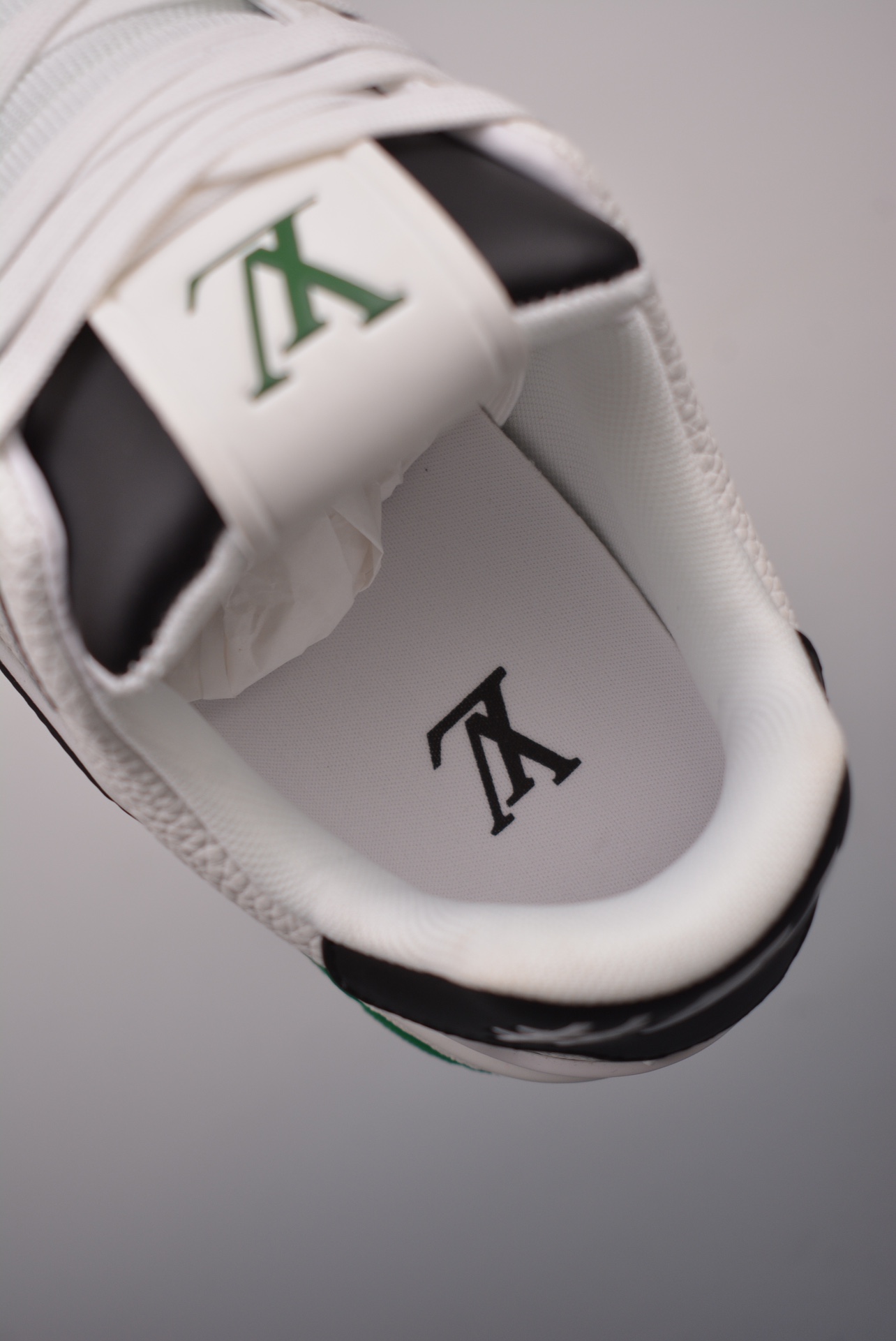 Louis Vuitton Trainer Sneaker Low Black, White and Green Signature Edition 1AD50D