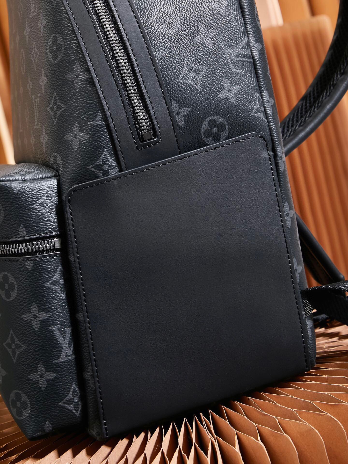 Louis Vuitton Discovery Backpack M22558