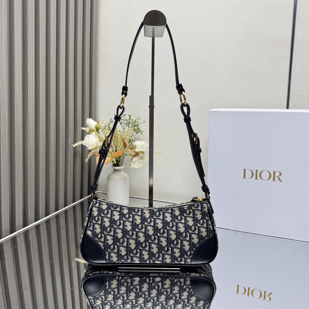 Dior 30Montaigne series mini handbag 2398