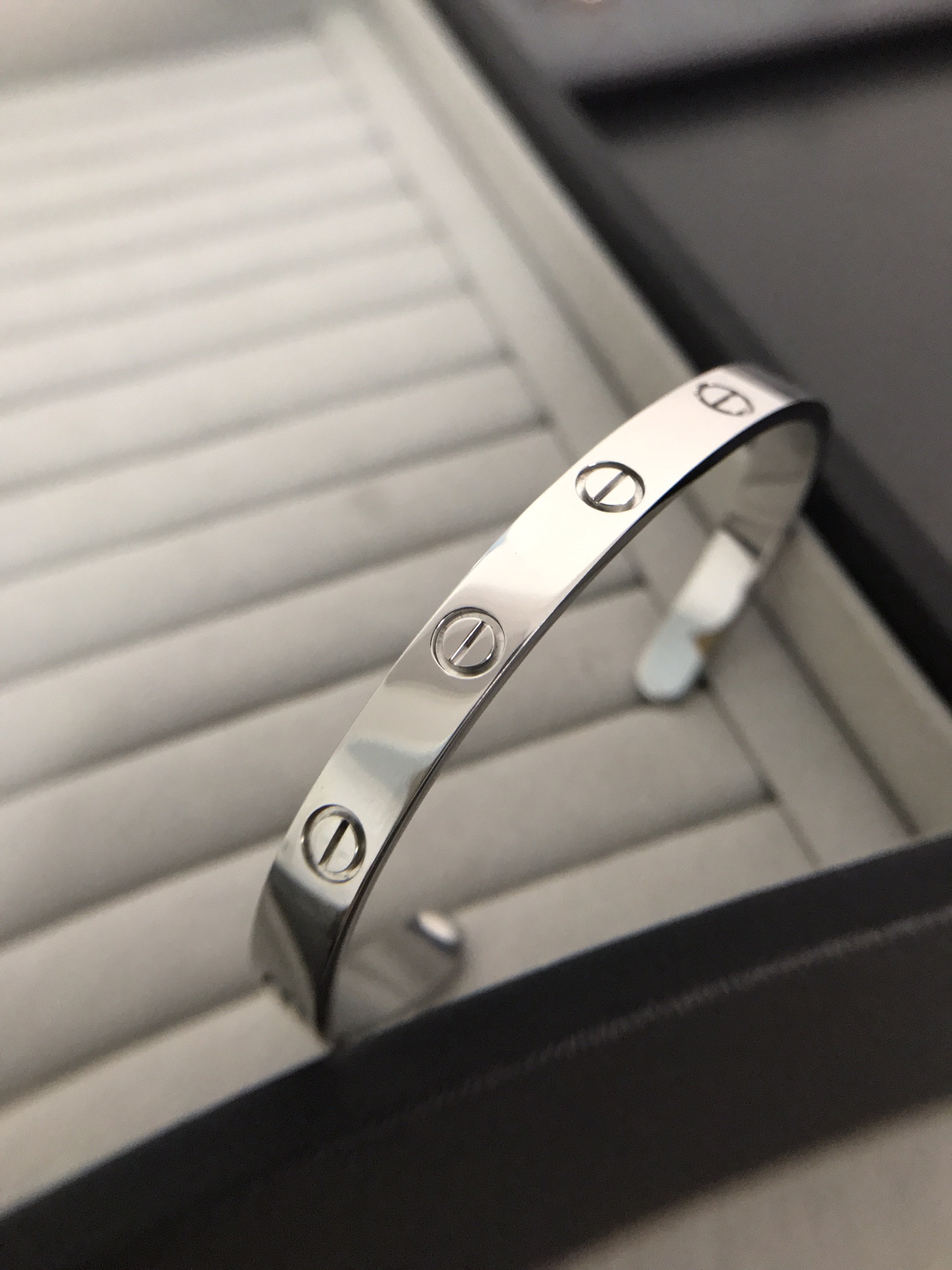 Cartier love series C-shaped bracelet