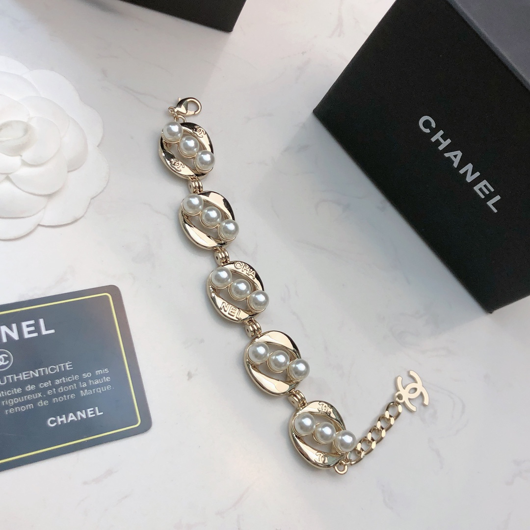 Chanel pearl bracelet