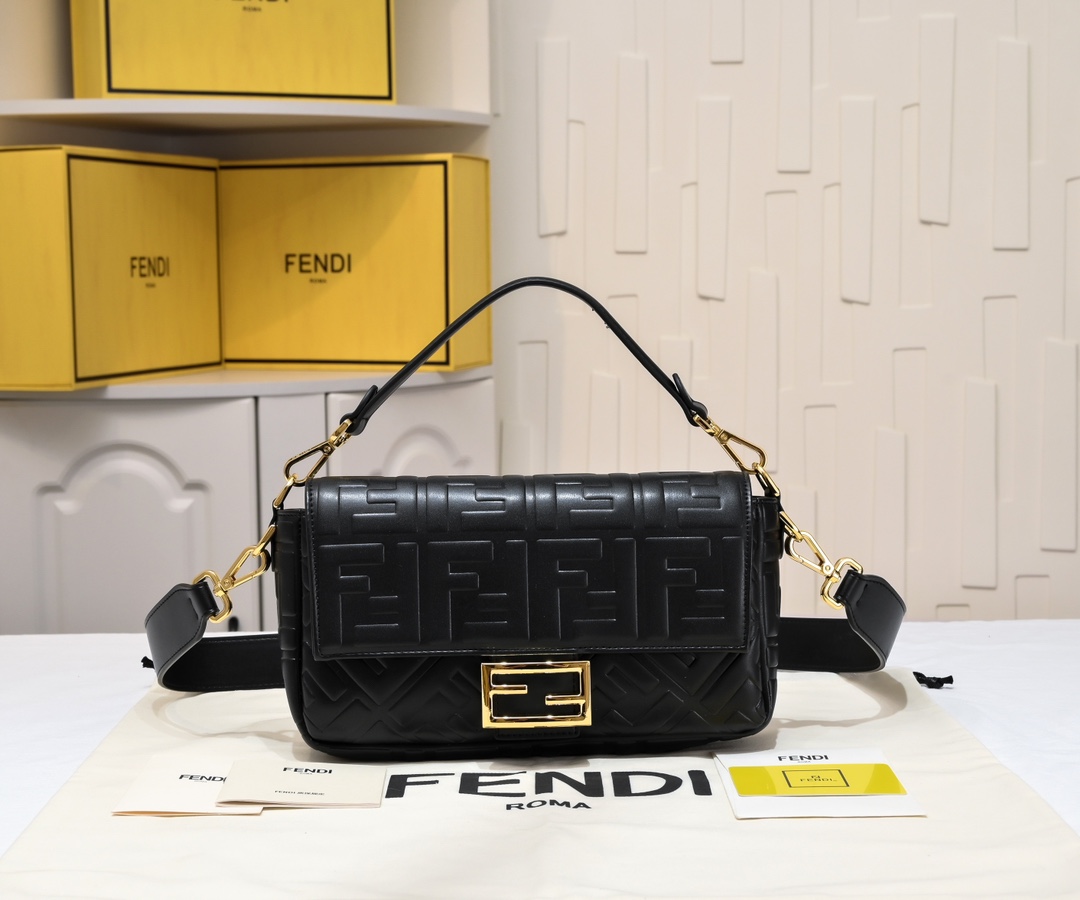 FENDI Baguette Handbag 6608