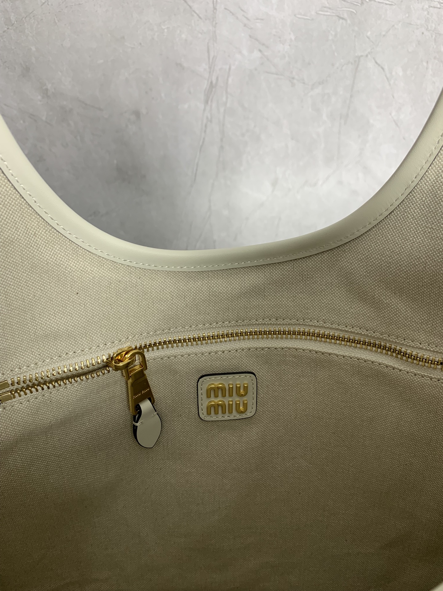Miu Miu hobo tote 5BG231
