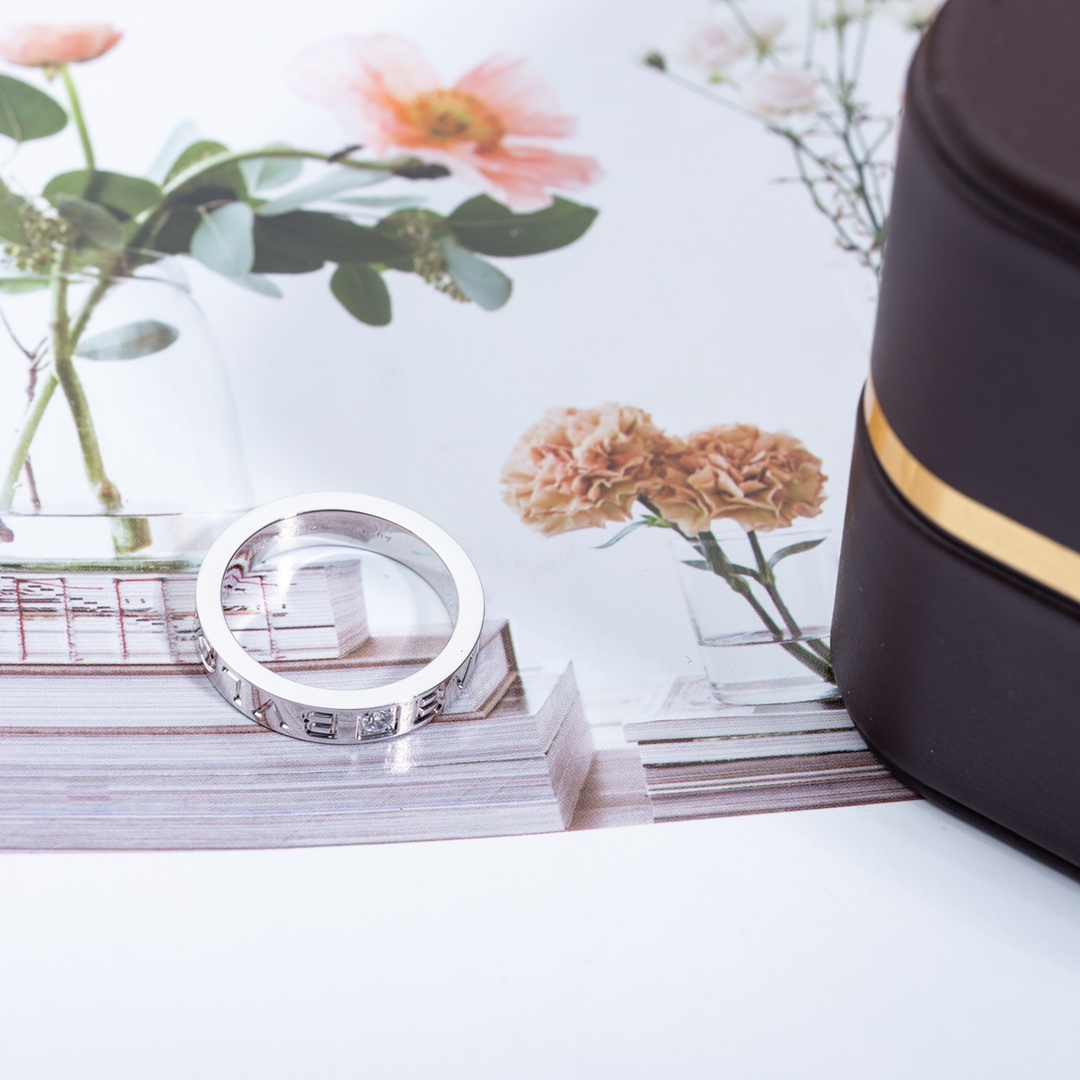 Bulgari letter logo ring