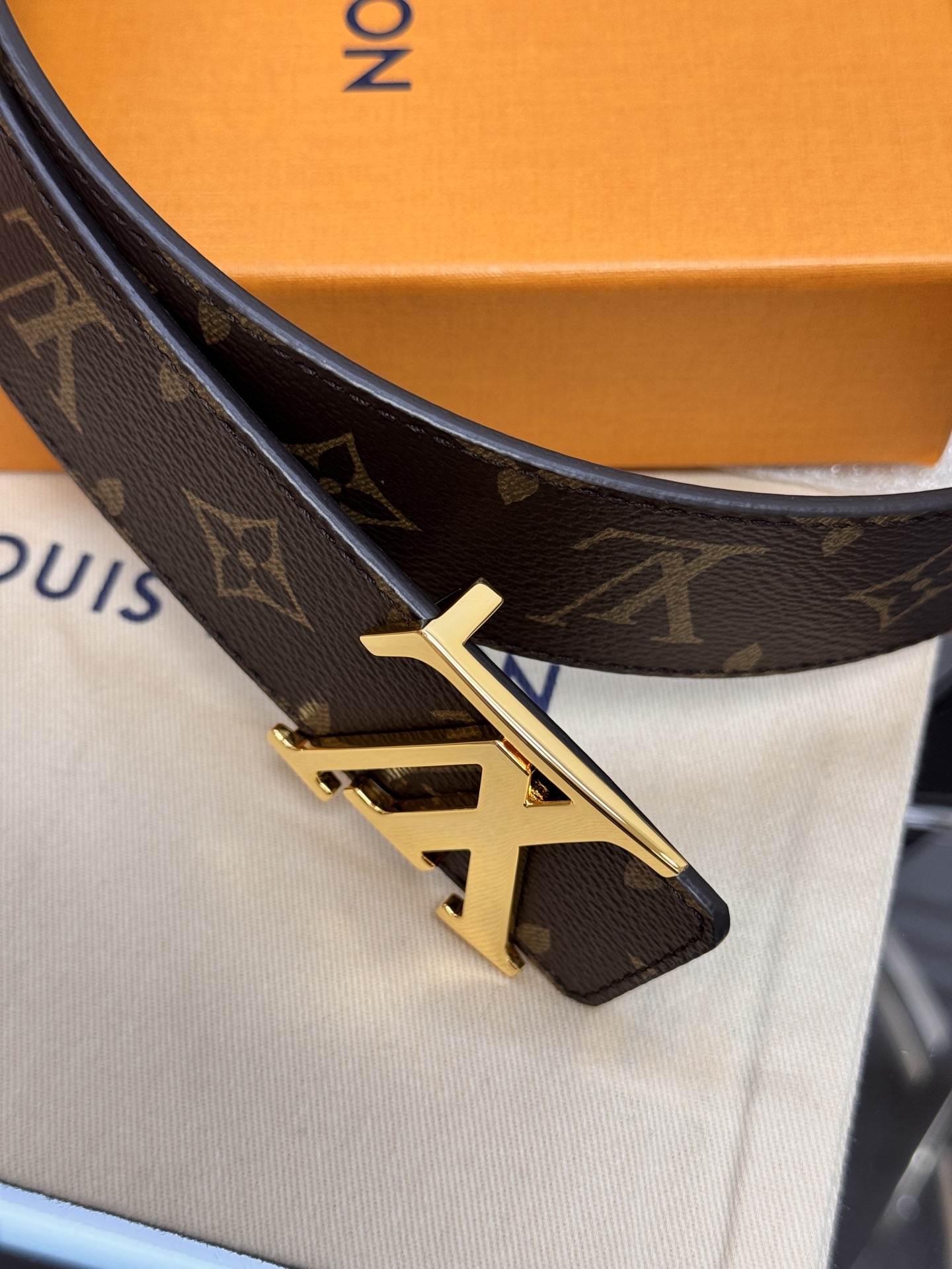 Louis Vuitton double-sided men's belt with monogram, 4cm width