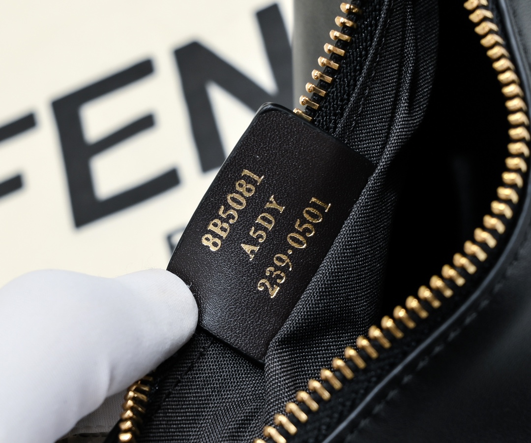 FENDI praphy underarm bag 1009
