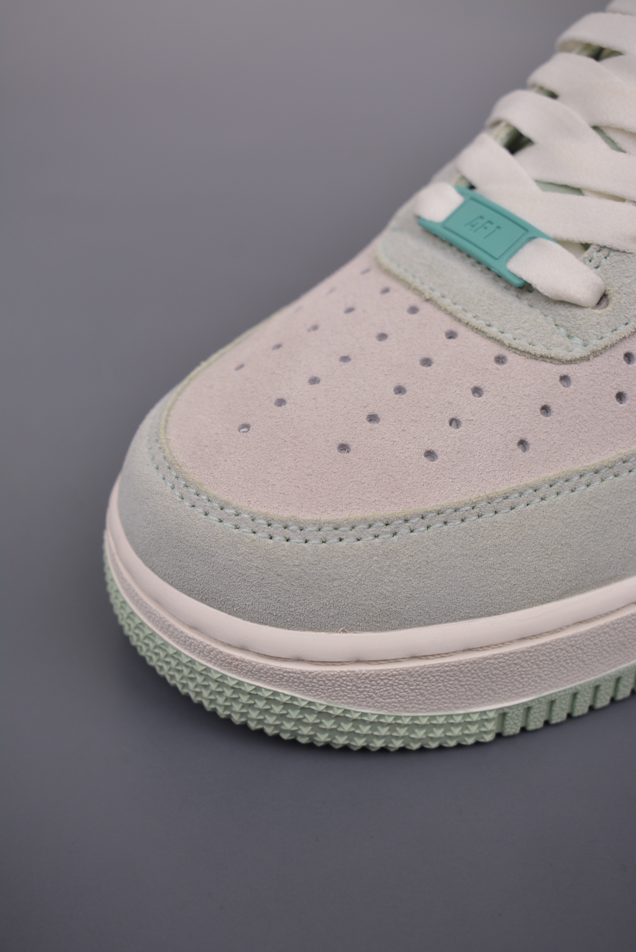 Nike Wmns Air Force 1'07 LowSpruce AuraPistachio Frost HQ1497-099