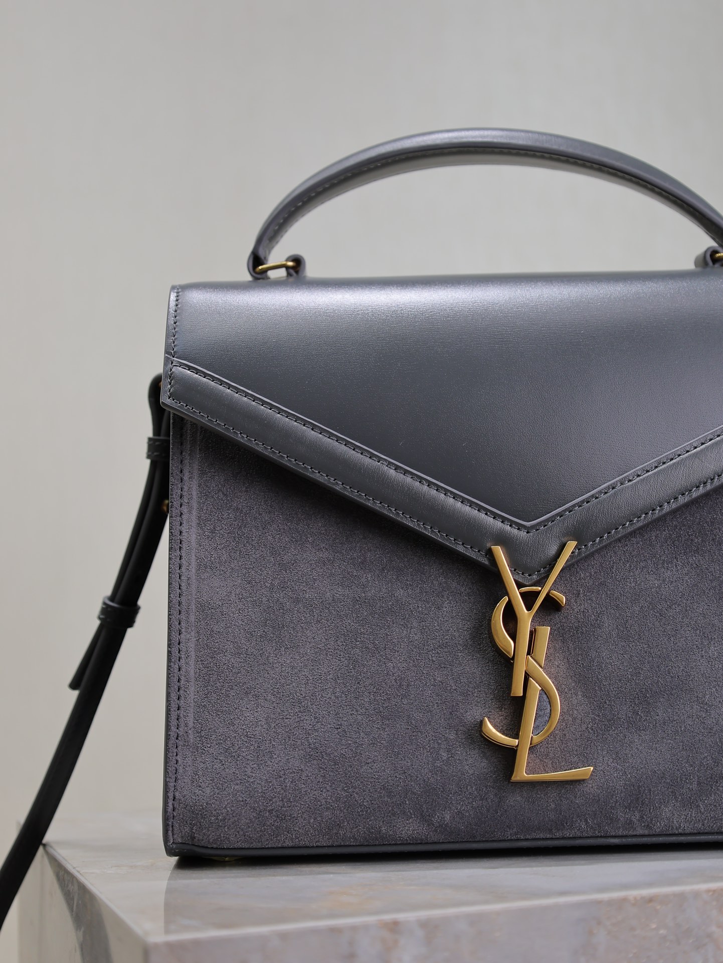 Yves Saint Laurent CASSANDRA Handbag 578000