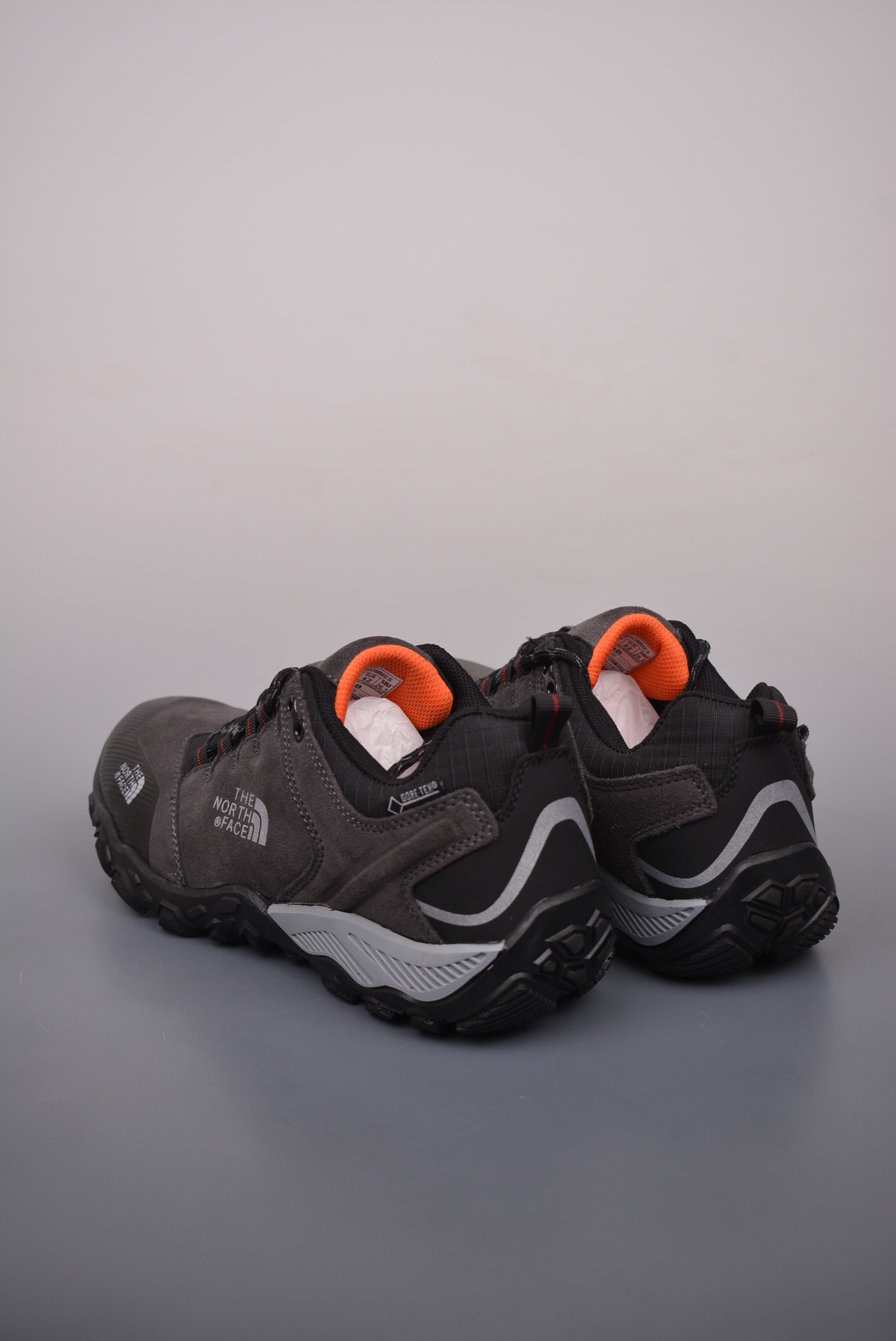 The North Face Cedar Mesa Low Hiking Shoes Dark Grey Black Silver ACNW6T7 869B