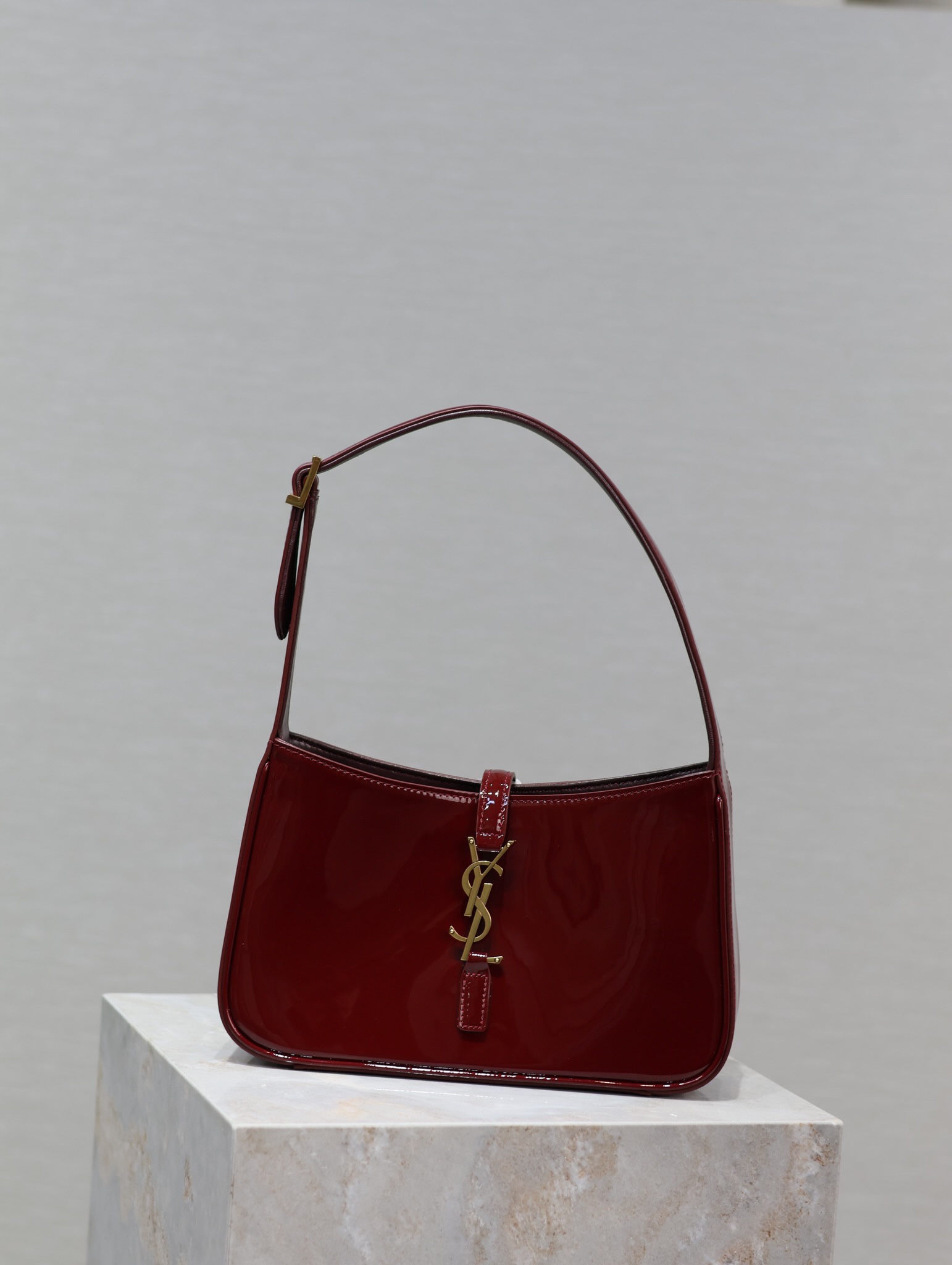 Yves Saint Laurent Le5A7 Bag 657228