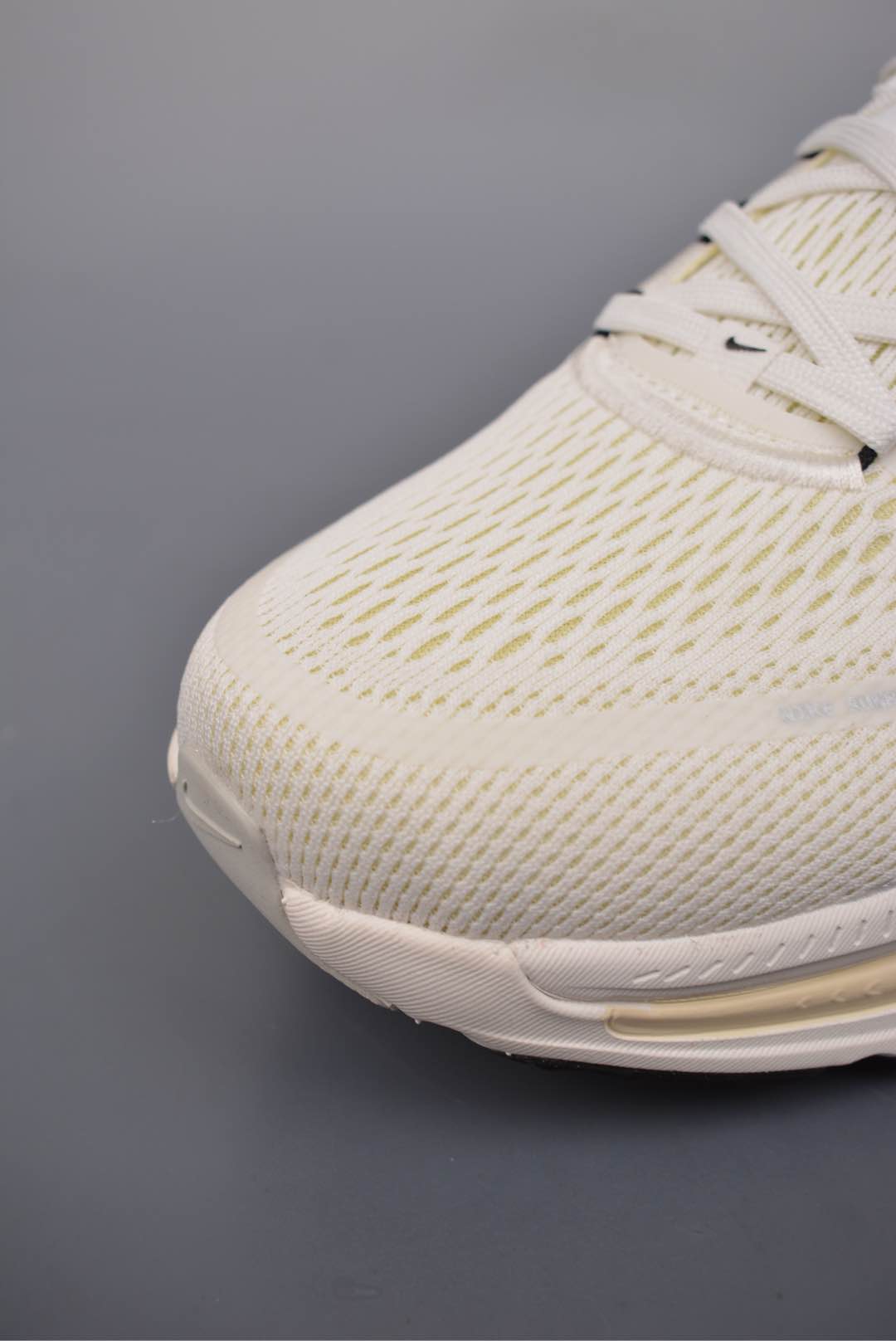 Nike Vomero 18 ZoomX Beige Black HM6804-101
