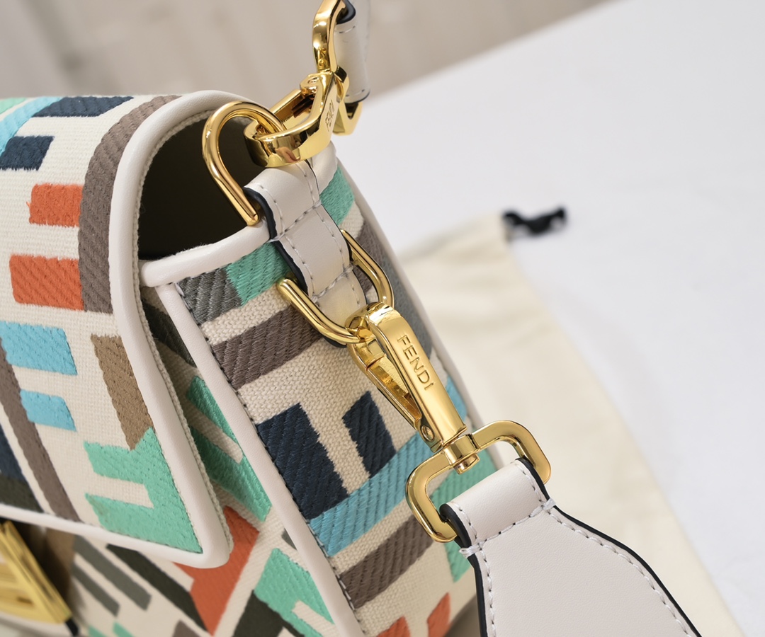 FENDI Baguette Shoulder Bag 1002
