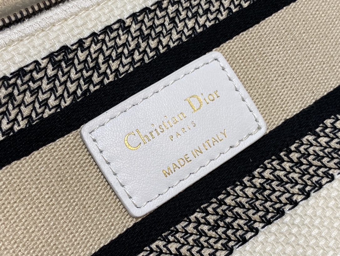 Dior Winter Garden Series Lady Embroidered Handbag 6605