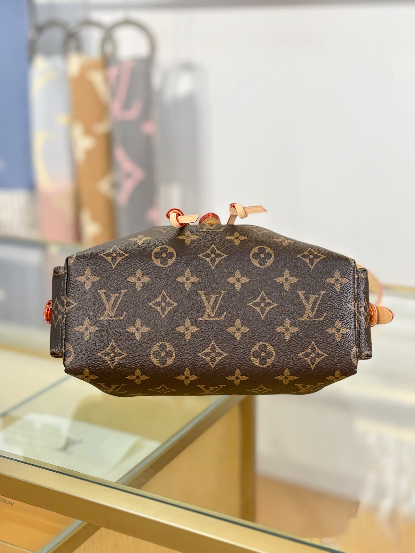Louis Vuitton ODYSSÉE Handbag M25085