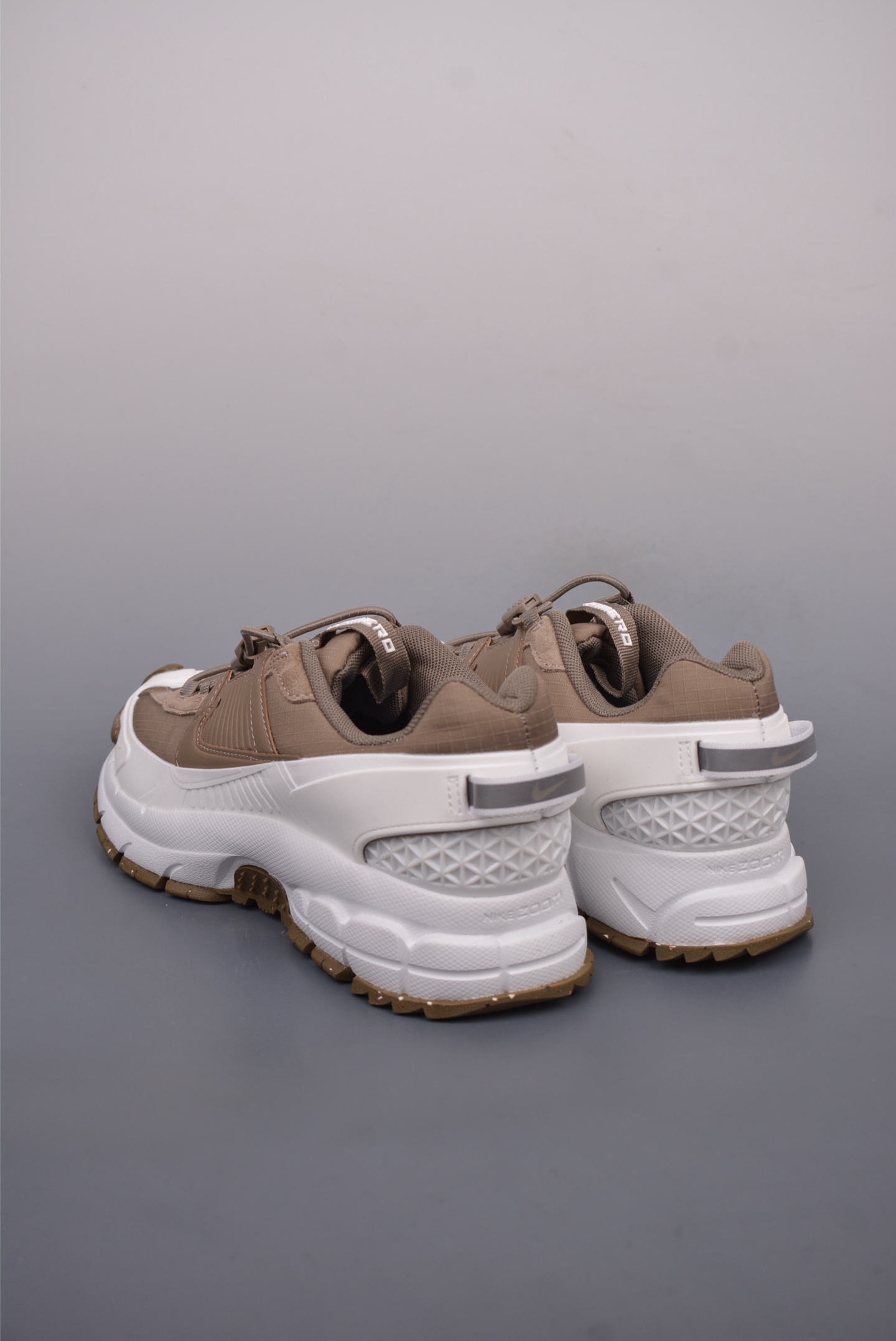 Nike Zoom Vomero 5 RoamMink Brown Light Bone HQ2181-006