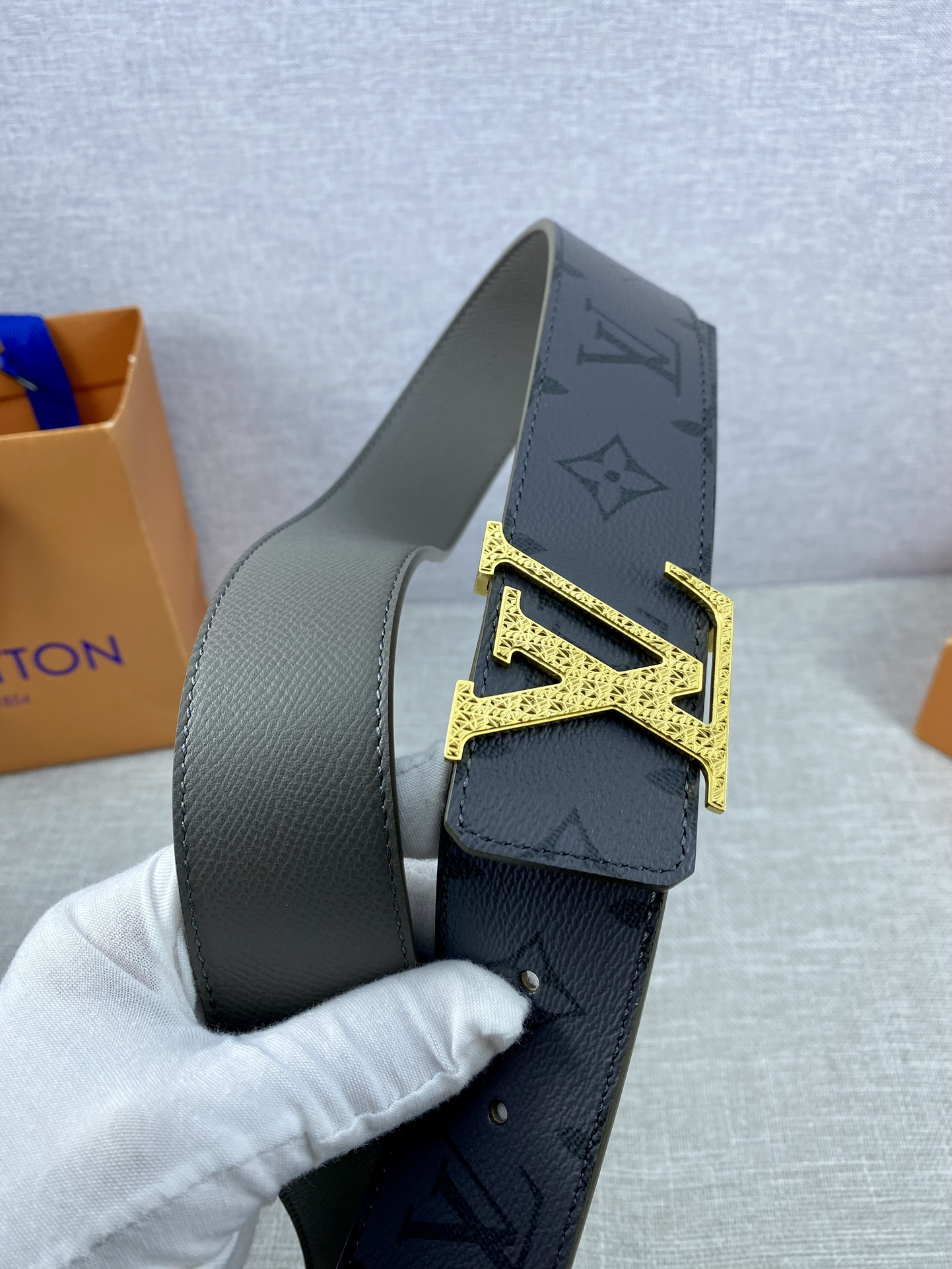Louis Vuitton hollow buckle cowhide men's belt, 3.8cm wide