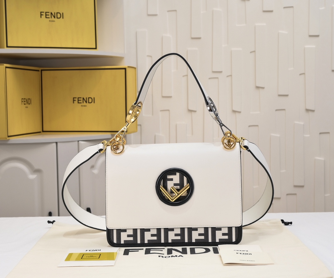 FENDI FF Logo Mania handbag 8806
