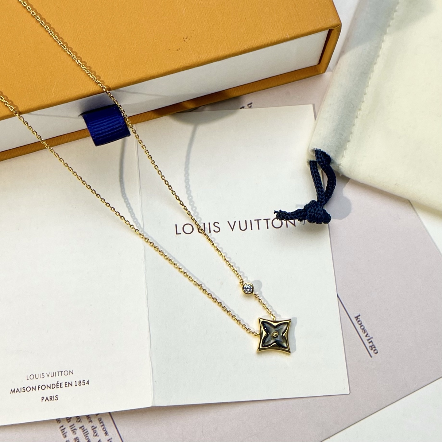 Louis Vuitton single flower diamond necklace