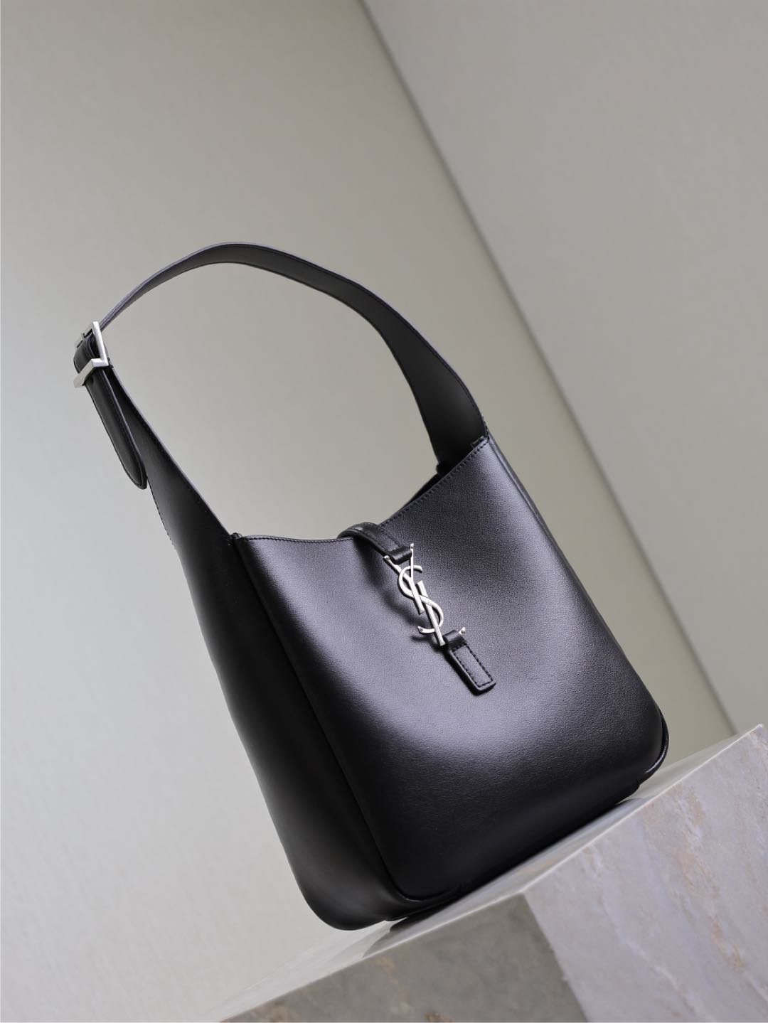 Yves Saint Laurent LE 5A7 Underarm Bag 713938