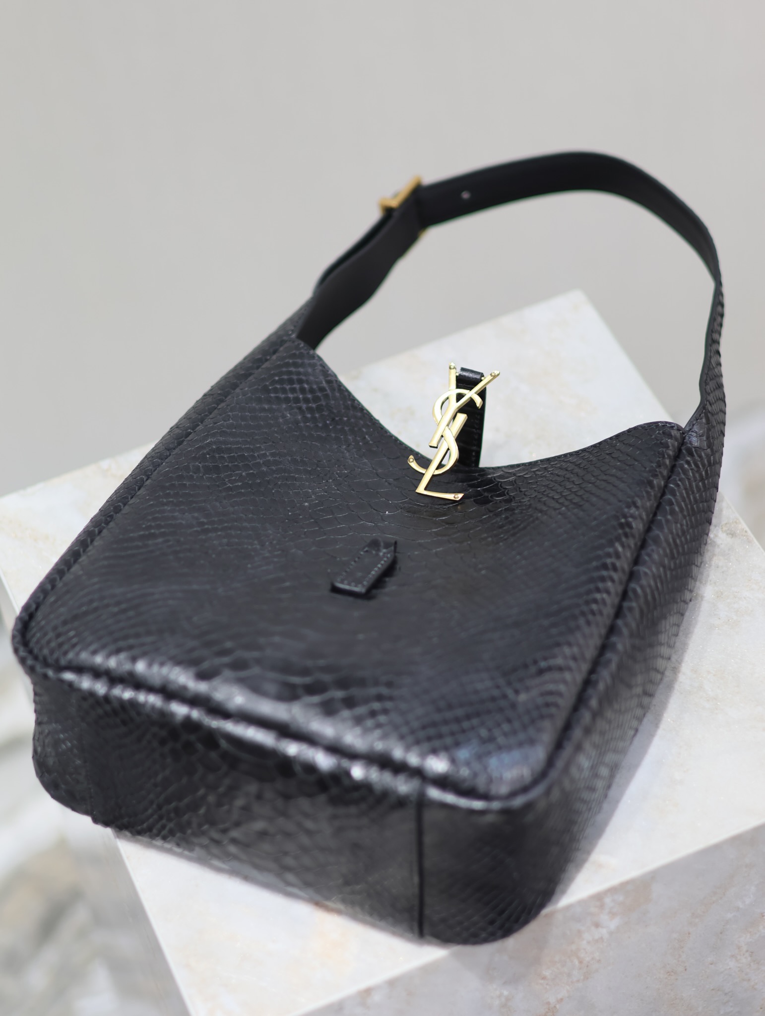 Yves Saint Laurent LE 5A7 Underarm Bag 713938