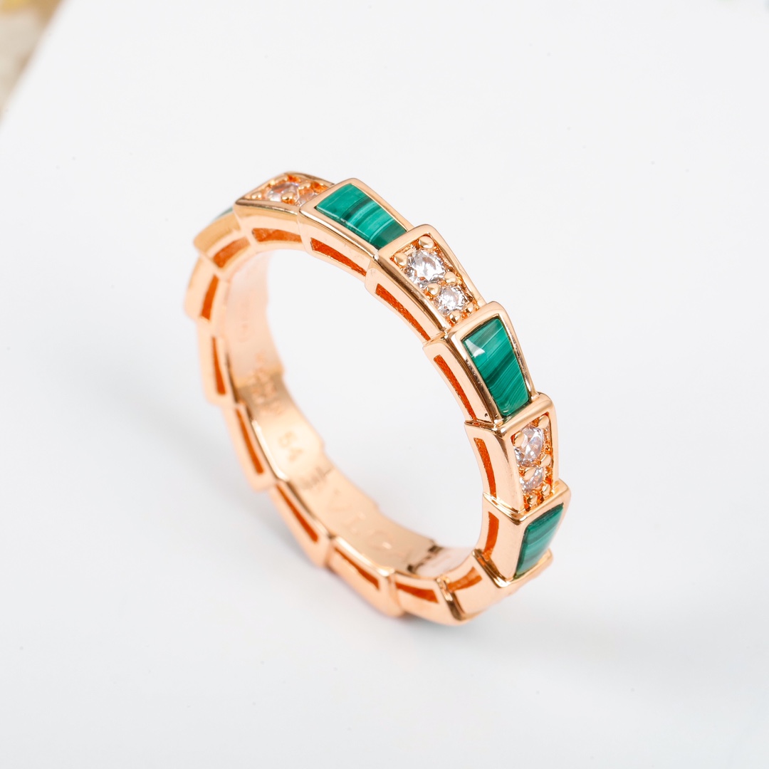 Bulgari Serpenti series mother-of-pearl diamond ring