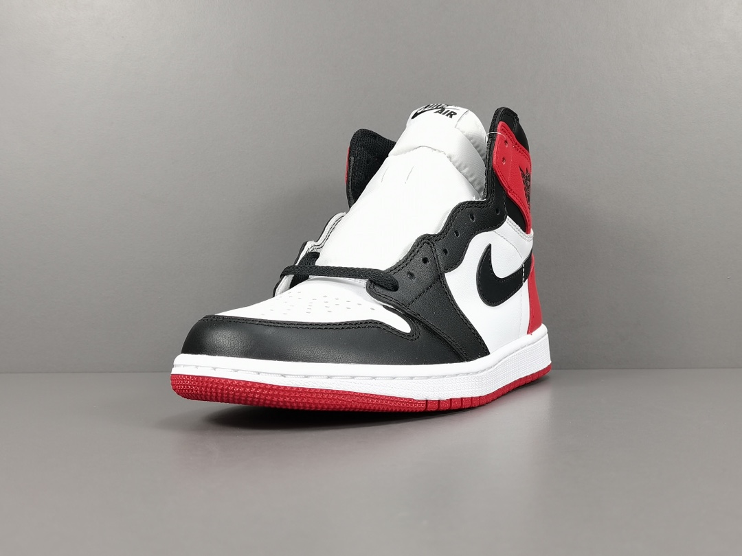 Air Jordan 1 Retro High OGBlack Toe555088-125