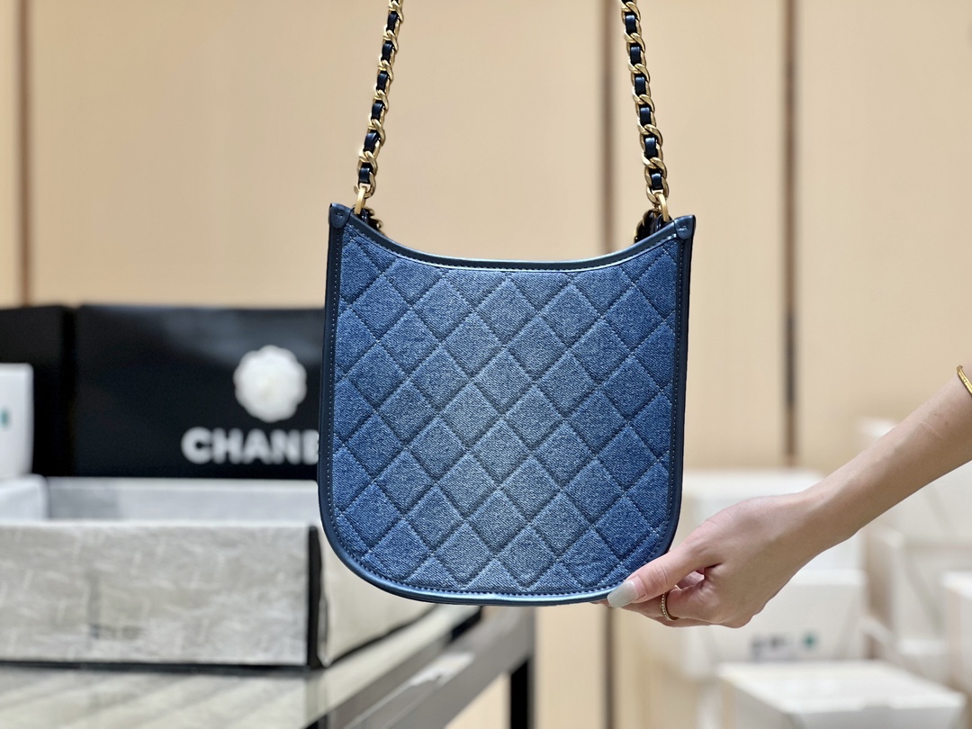 Chanel 24S denim hobo AS4532 00128