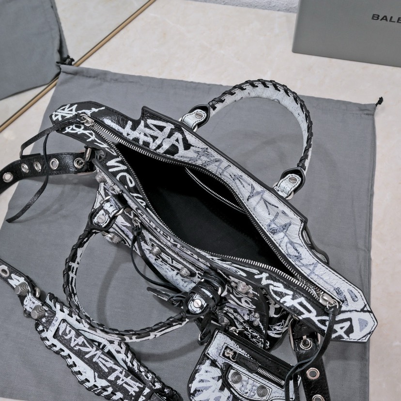 Balenciaga le cagole series underarm bag