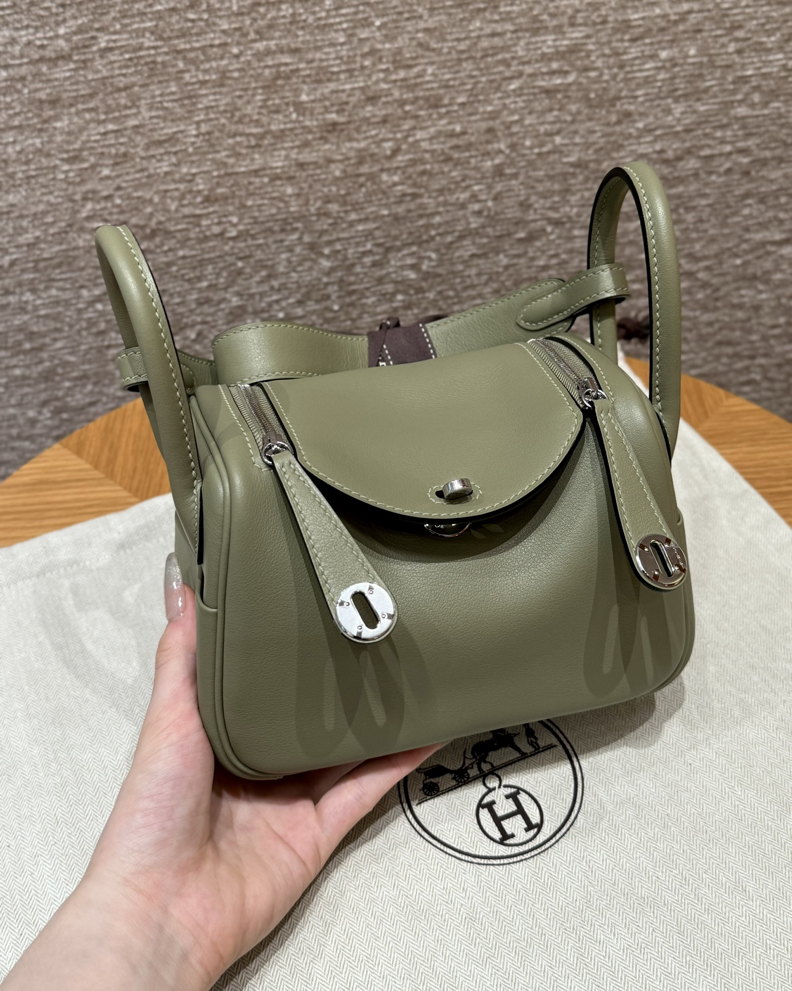 Hermès Lindy Q1Sauge Handbag (Handmade to Order)