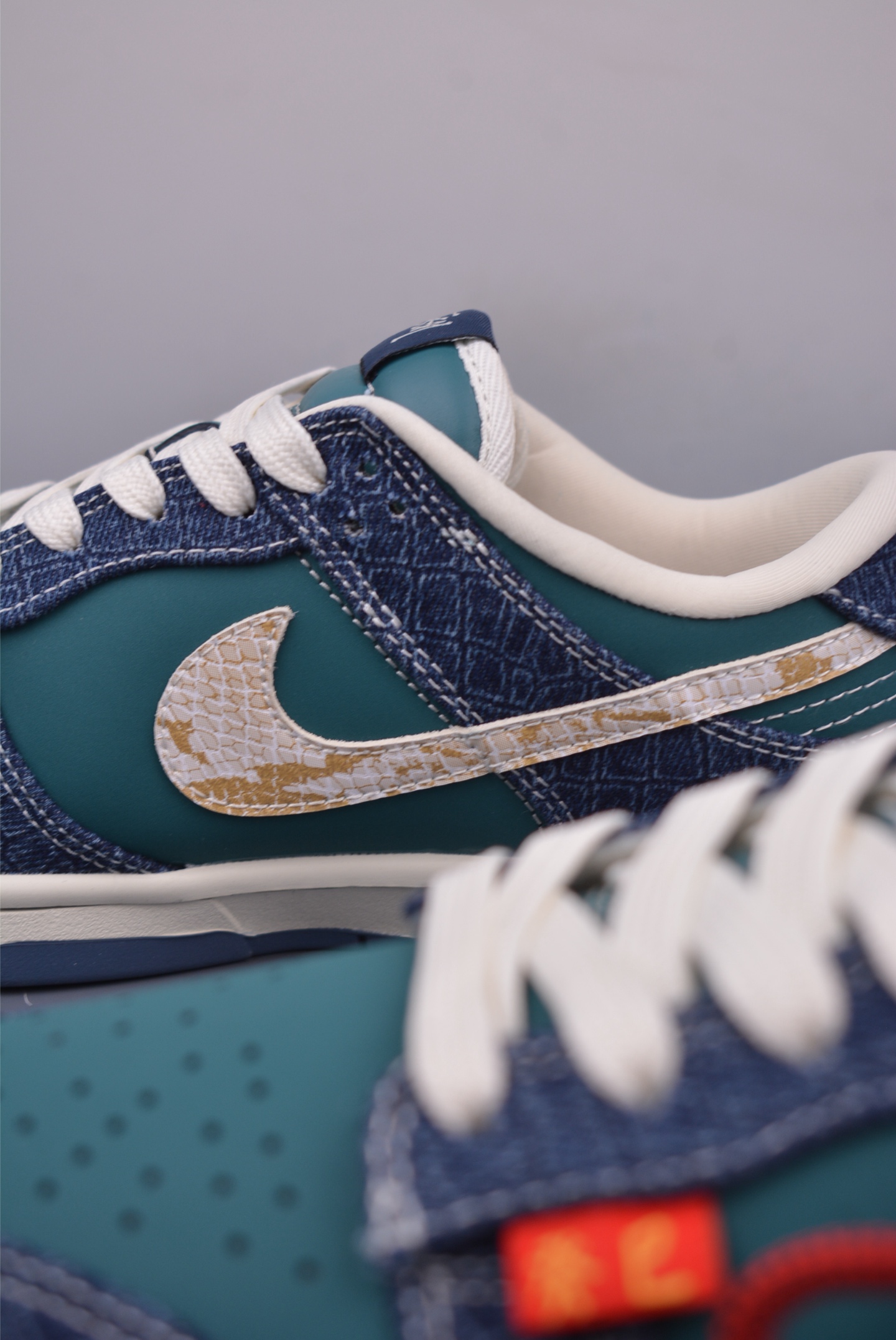 Nike SB Dunk Low sneakers 25 Year of the Snake Limited Edition Snake Denim Blue CH8311-112