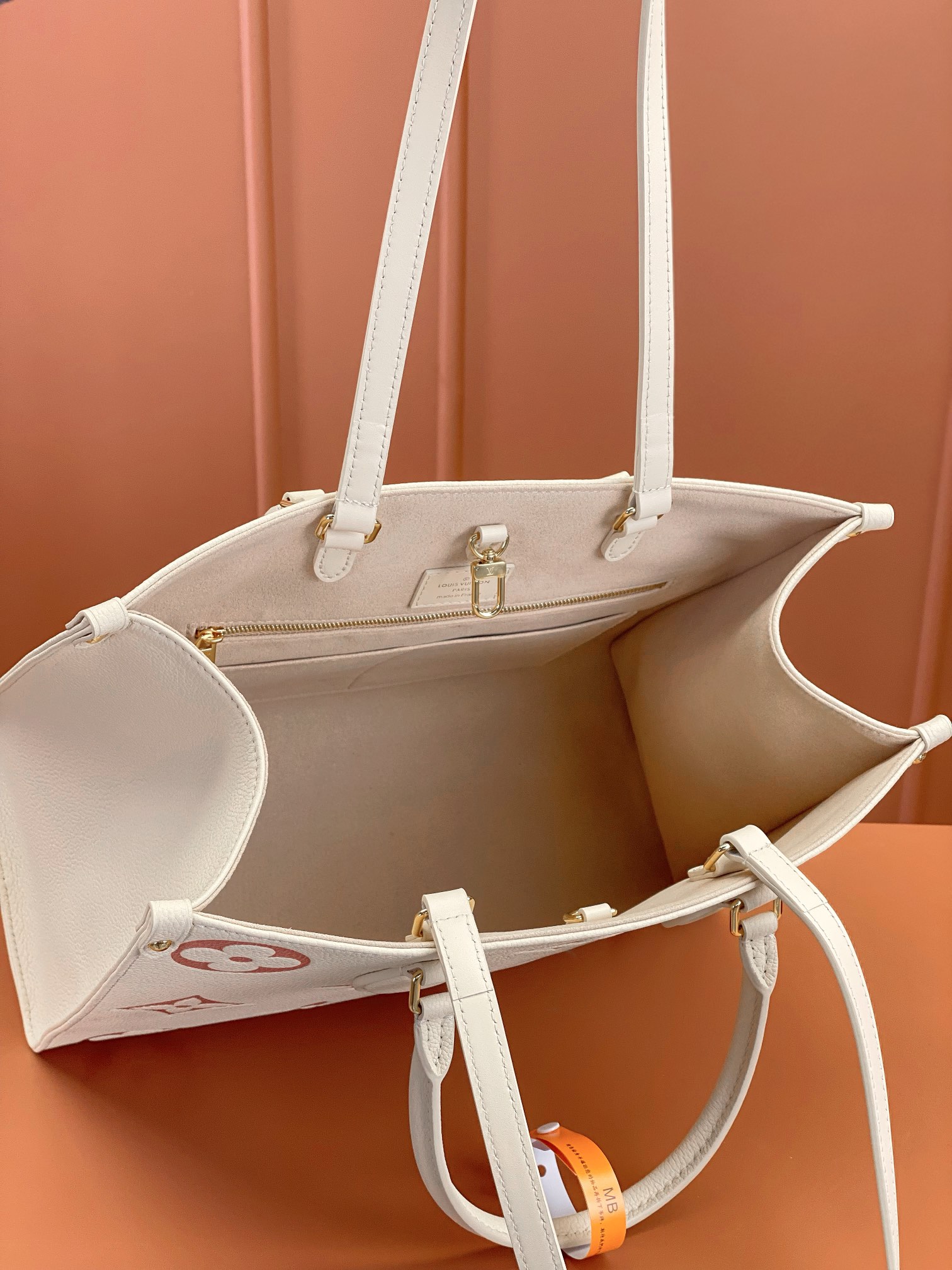 Louis Vuitton ONTHEGO Medium Handbag M21575